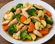Gebratenes Poulet mit Gemüse